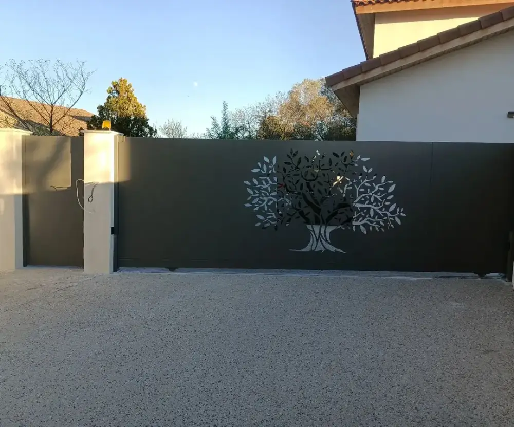 Portail en ferronnerie sur mesure